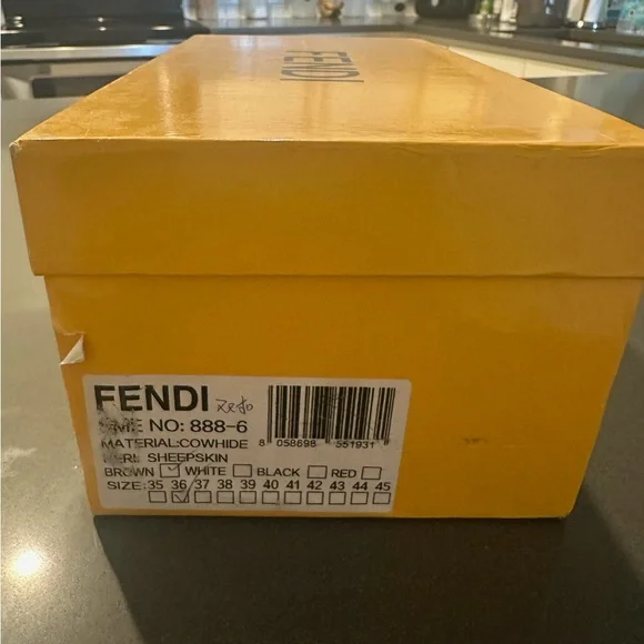 Fendi Women’s Tan and Brown Sandals - Picture 6 of 6